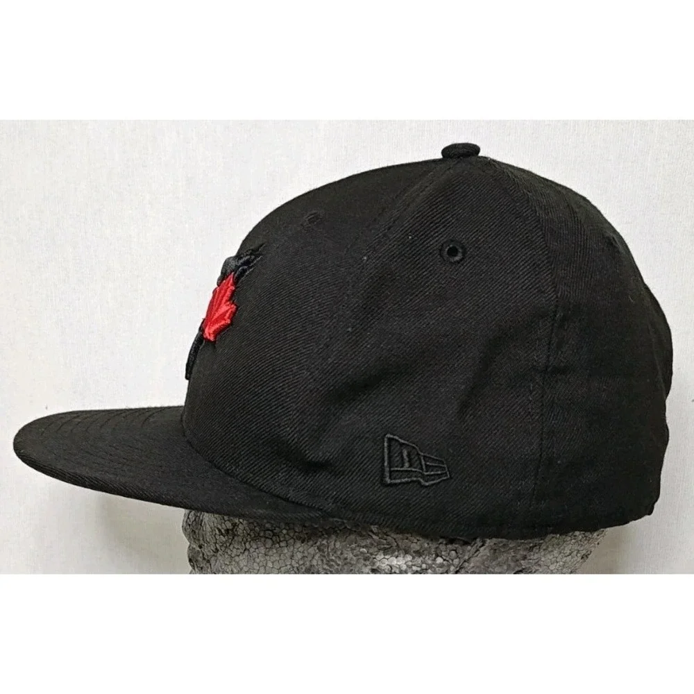 Toronto Blue Jays New Era 59Fifty Fitted Blackout Hat cap Men's 7 1/2‎ Red Leaf